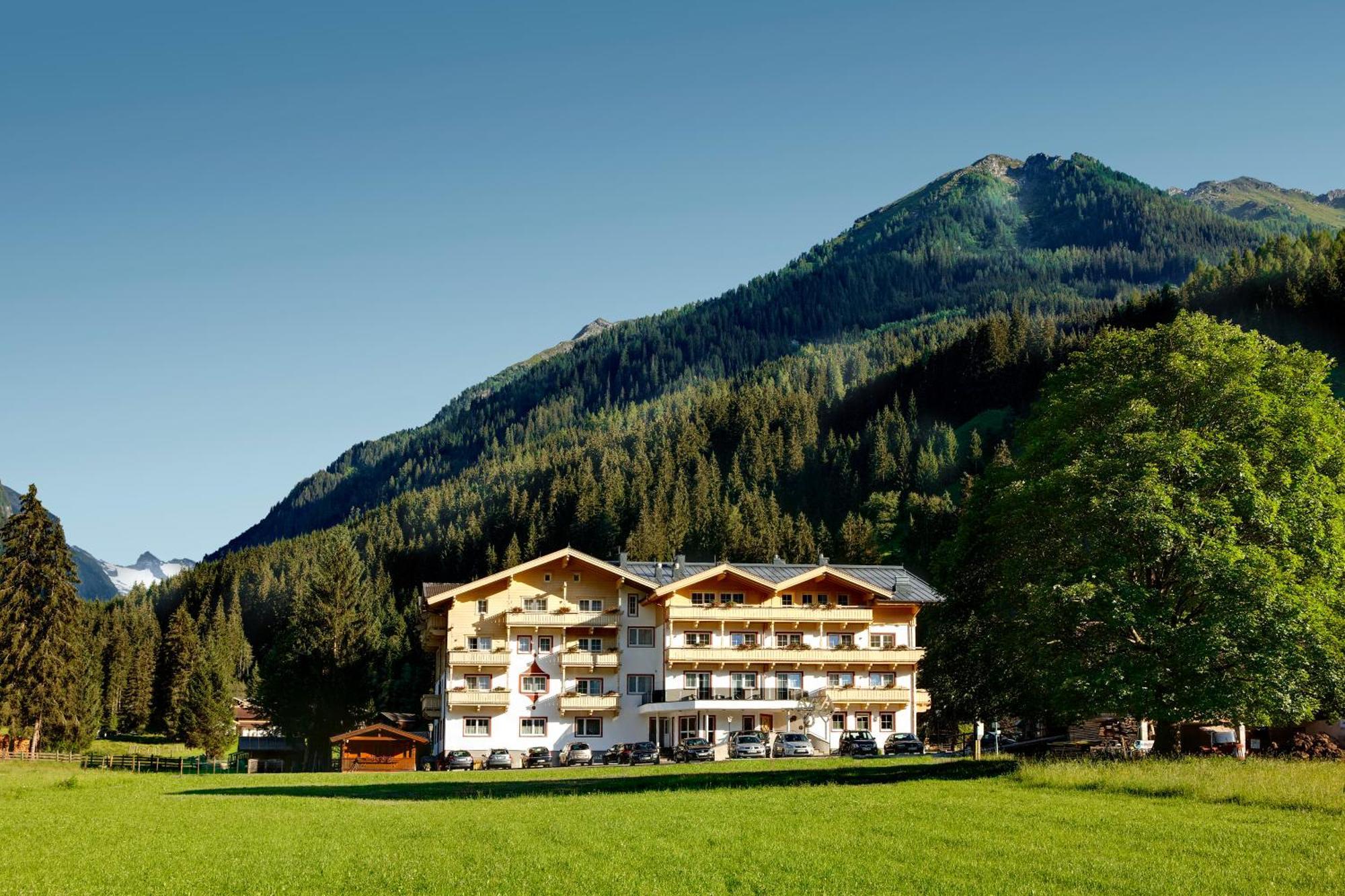 Hotel Grundlhof Bramberg am Wildkogel Exterior foto