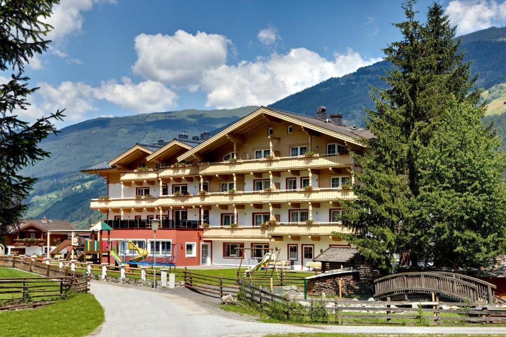 Hotel Grundlhof Bramberg am Wildkogel Exterior foto